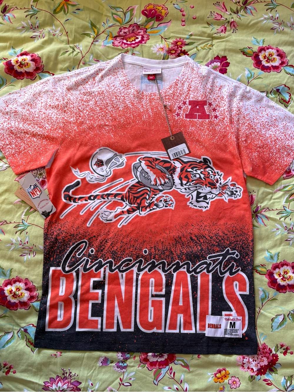Cincinnati Bengals x Mitchell & Ness NFL Team burst retro logo tee M 29x21 NWT